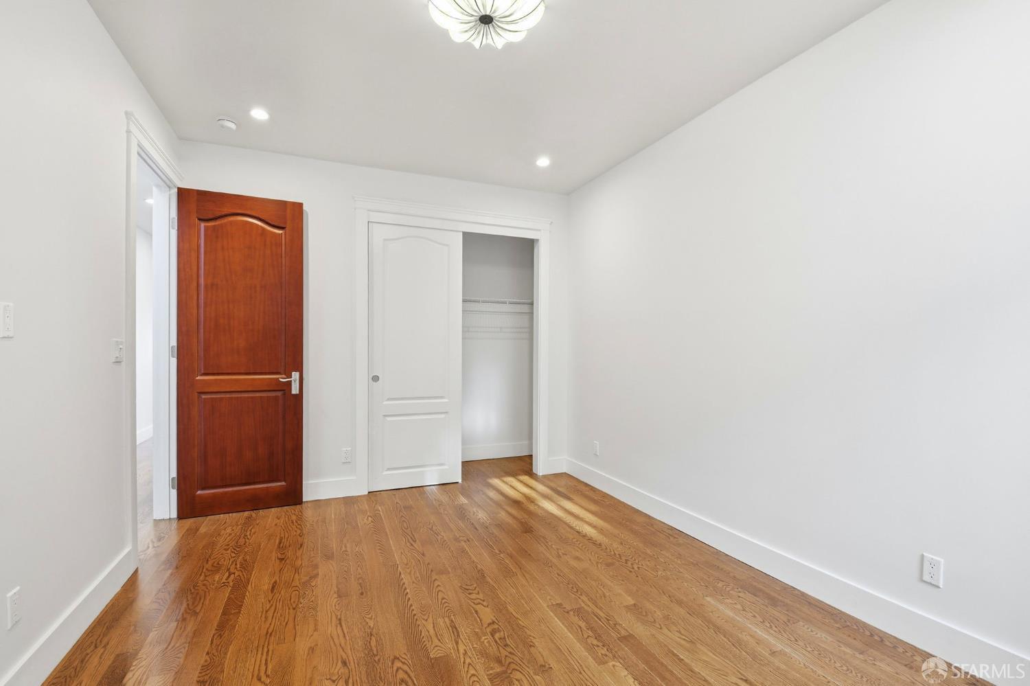 Detail Gallery Image 26 of 44 For 526 Silver Ave, San Francisco,  CA 94112 - 4 Beds | 3 Baths