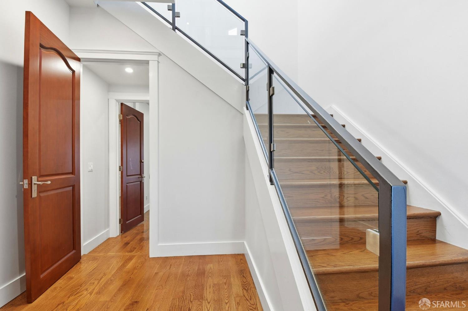 Detail Gallery Image 4 of 44 For 526 Silver Ave, San Francisco,  CA 94112 - 4 Beds | 3 Baths