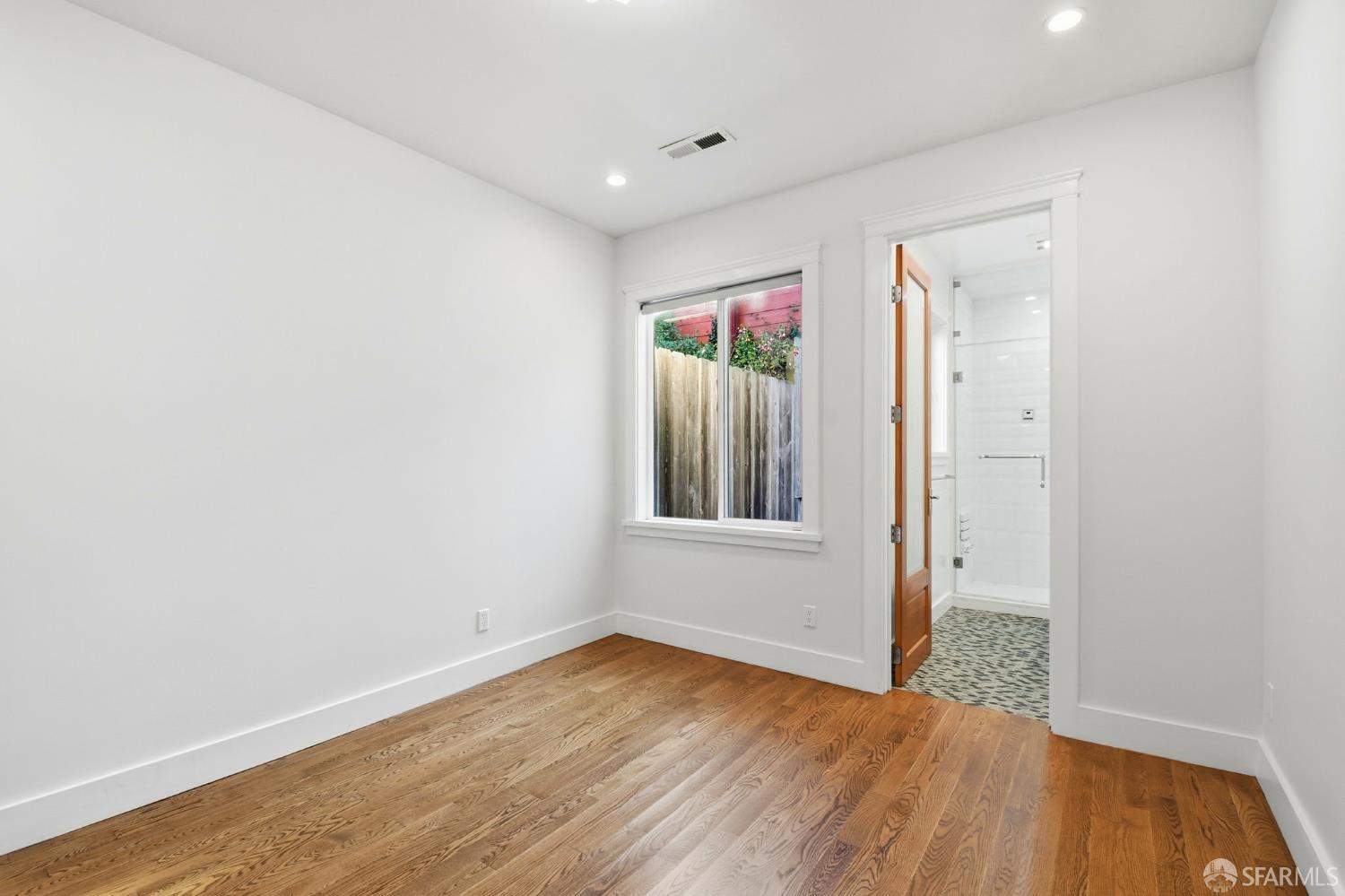 Detail Gallery Image 30 of 44 For 526 Silver Ave, San Francisco,  CA 94112 - 4 Beds | 3 Baths