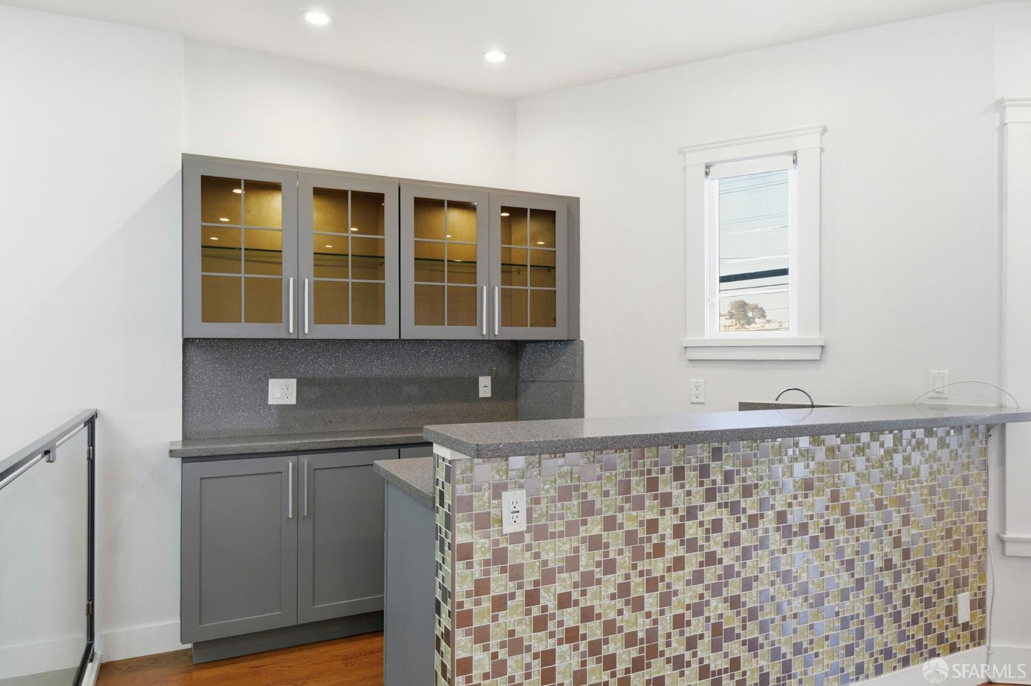 Detail Gallery Image 11 of 44 For 526 Silver Ave, San Francisco,  CA 94112 - 4 Beds | 3 Baths