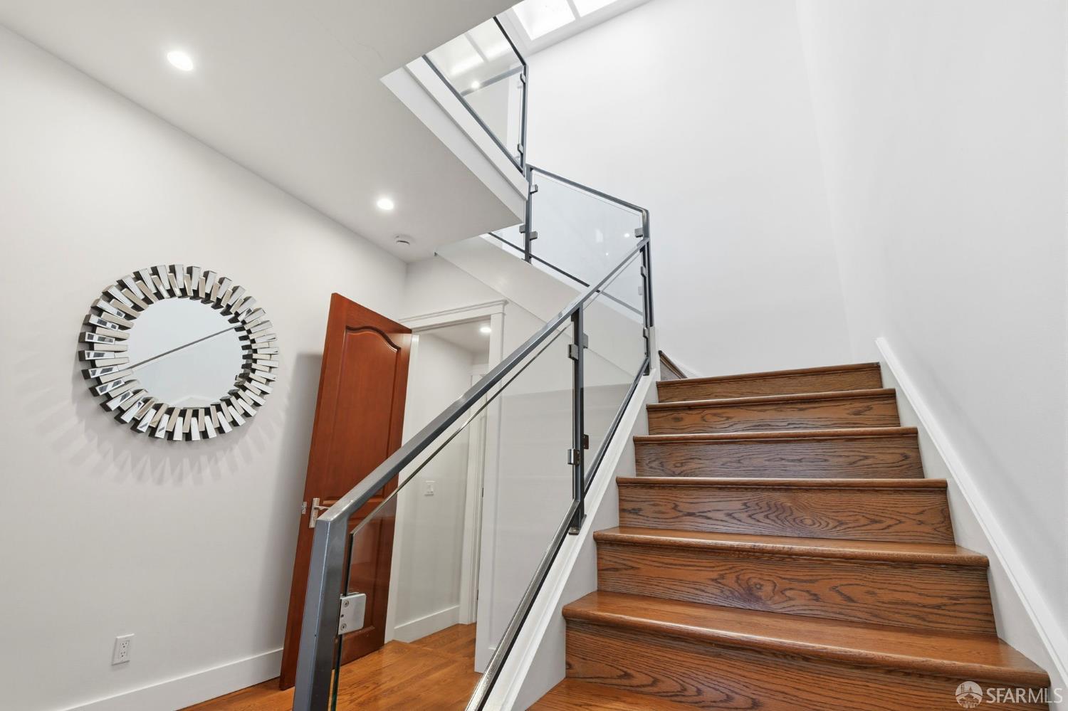 Detail Gallery Image 5 of 44 For 526 Silver Ave, San Francisco,  CA 94112 - 4 Beds | 3 Baths