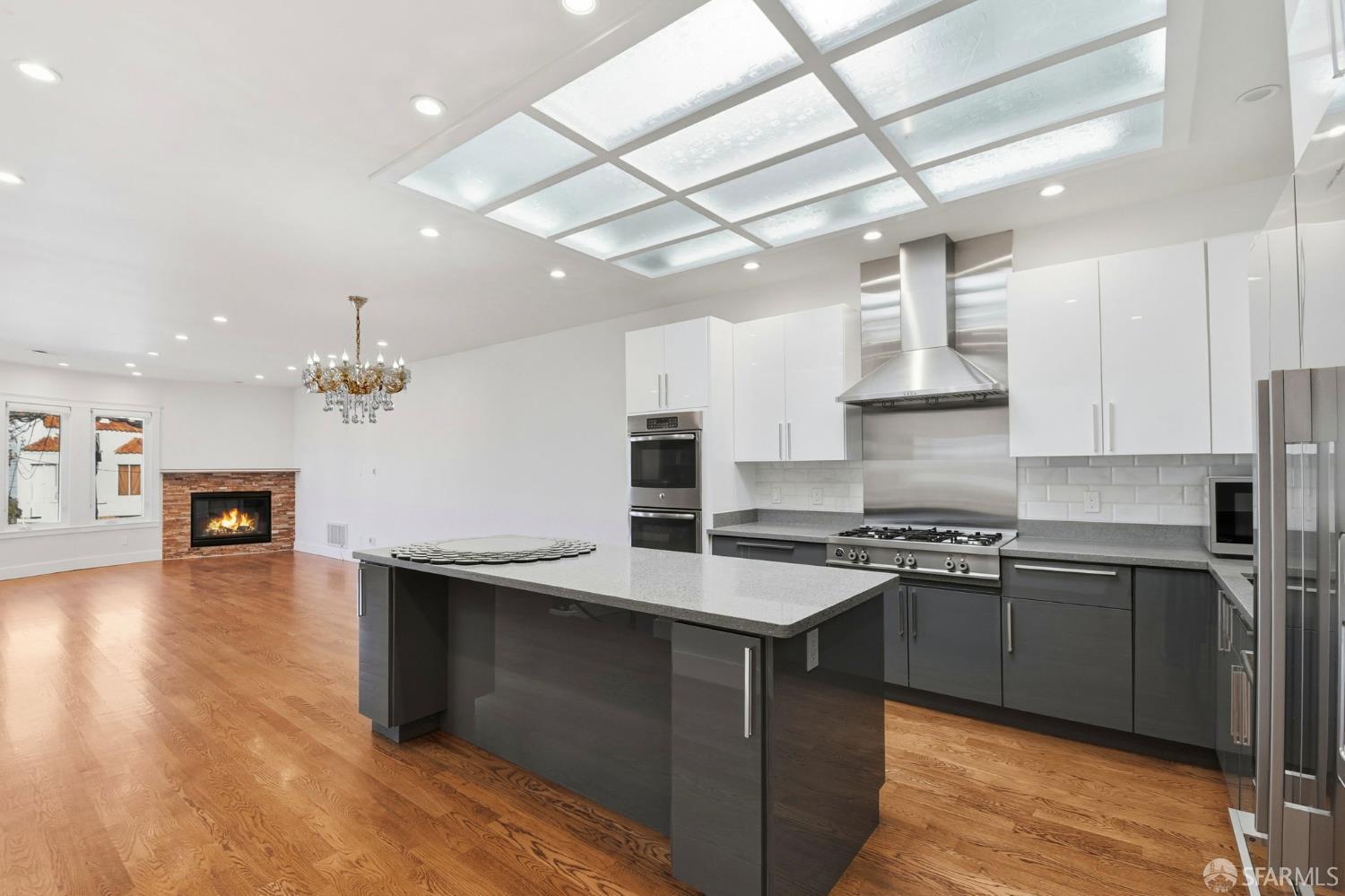 Detail Gallery Image 15 of 44 For 526 Silver Ave, San Francisco,  CA 94112 - 4 Beds | 3 Baths