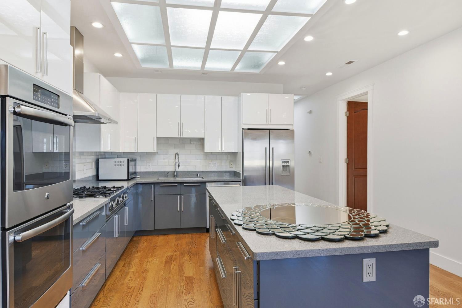 Detail Gallery Image 13 of 44 For 526 Silver Ave, San Francisco,  CA 94112 - 4 Beds | 3 Baths