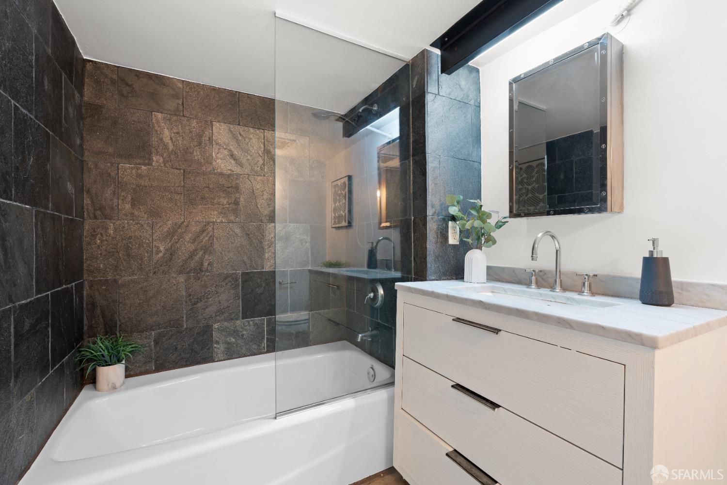 Photo #26: 425086101 Listing: Photo #26