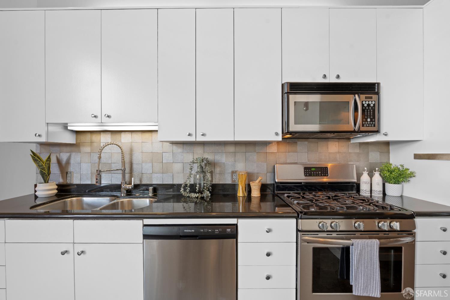 Photo #13: 425086101 Listing: Photo #13