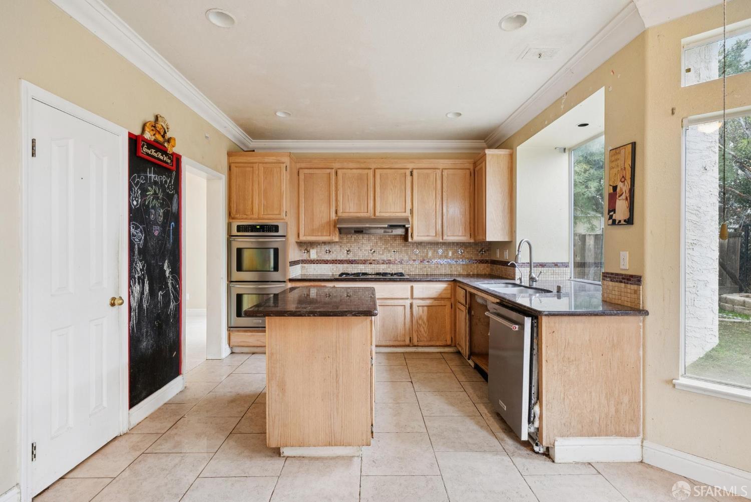 Detail Gallery Image 17 of 70 For 2133 Bamboo Way, Antioch,  CA 94509 - 5 Beds | 3 Baths