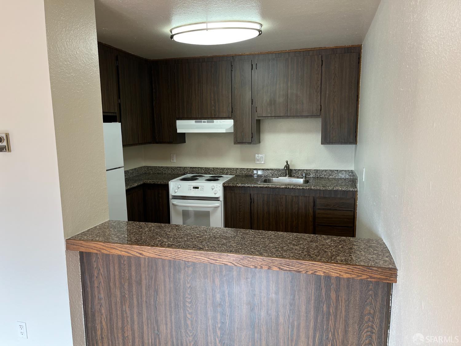 Detail Gallery Image 2 of 7 For 370 Monterey Blvd #104,  San Francisco,  CA 94131 - 1 Beds | 1 Baths