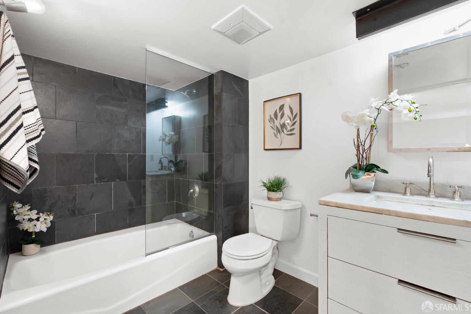 Photo #18: 425086101 Listing: Photo #18