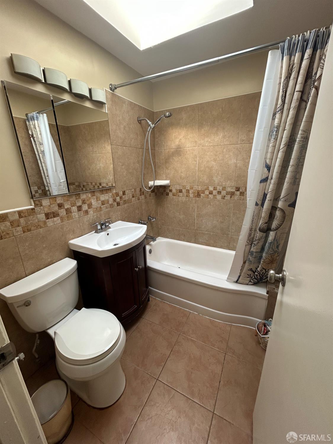 Detail Gallery Image 4 of 7 For 88 Ashton Ave, San Francisco,  CA 94112 - 2 Beds | 1 Baths