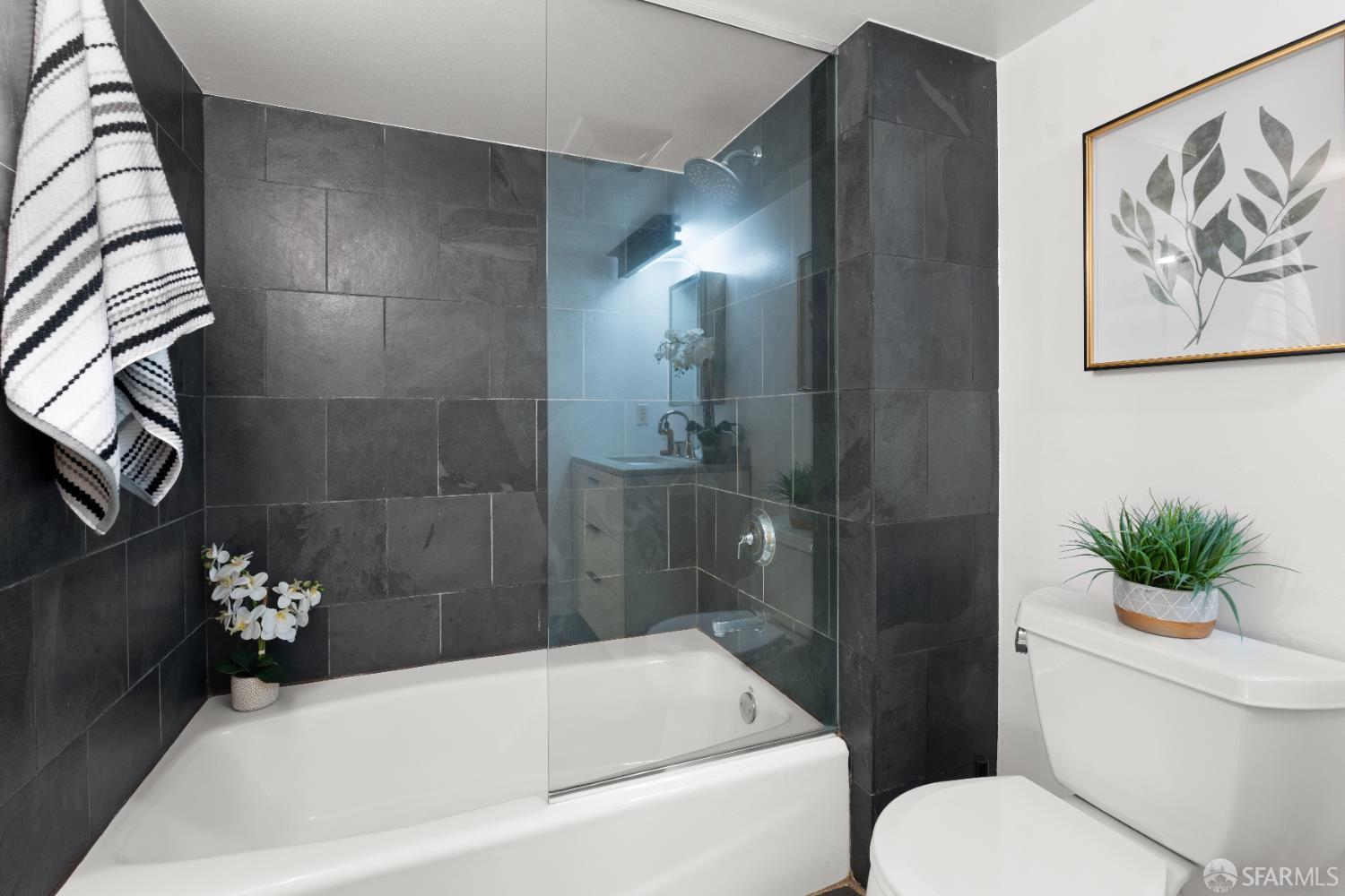 Photo #19: 425086101 Listing: Photo #19