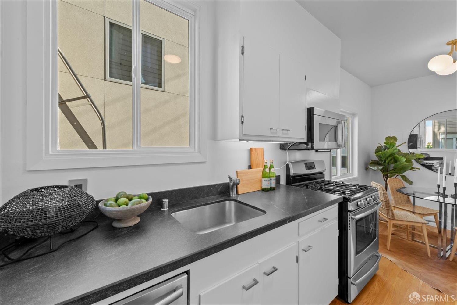 Detail Gallery Image 16 of 47 For 1624 Filbert St #1,  San Francisco,  CA 94123 - 1 Beds | 1 Baths