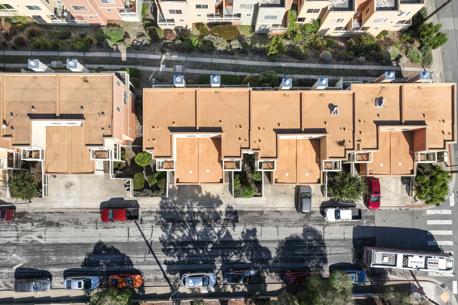 Detail Gallery Image 5 of 9 For 116 Jerrold Ave, San Francisco,  CA 94124 - 3 Beds | 2 Baths