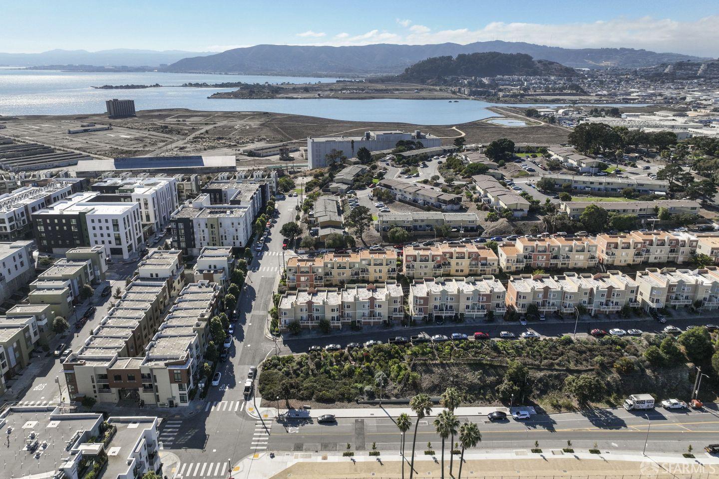 Detail Gallery Image 4 of 9 For 116 Jerrold Ave, San Francisco,  CA 94124 - 3 Beds | 2 Baths