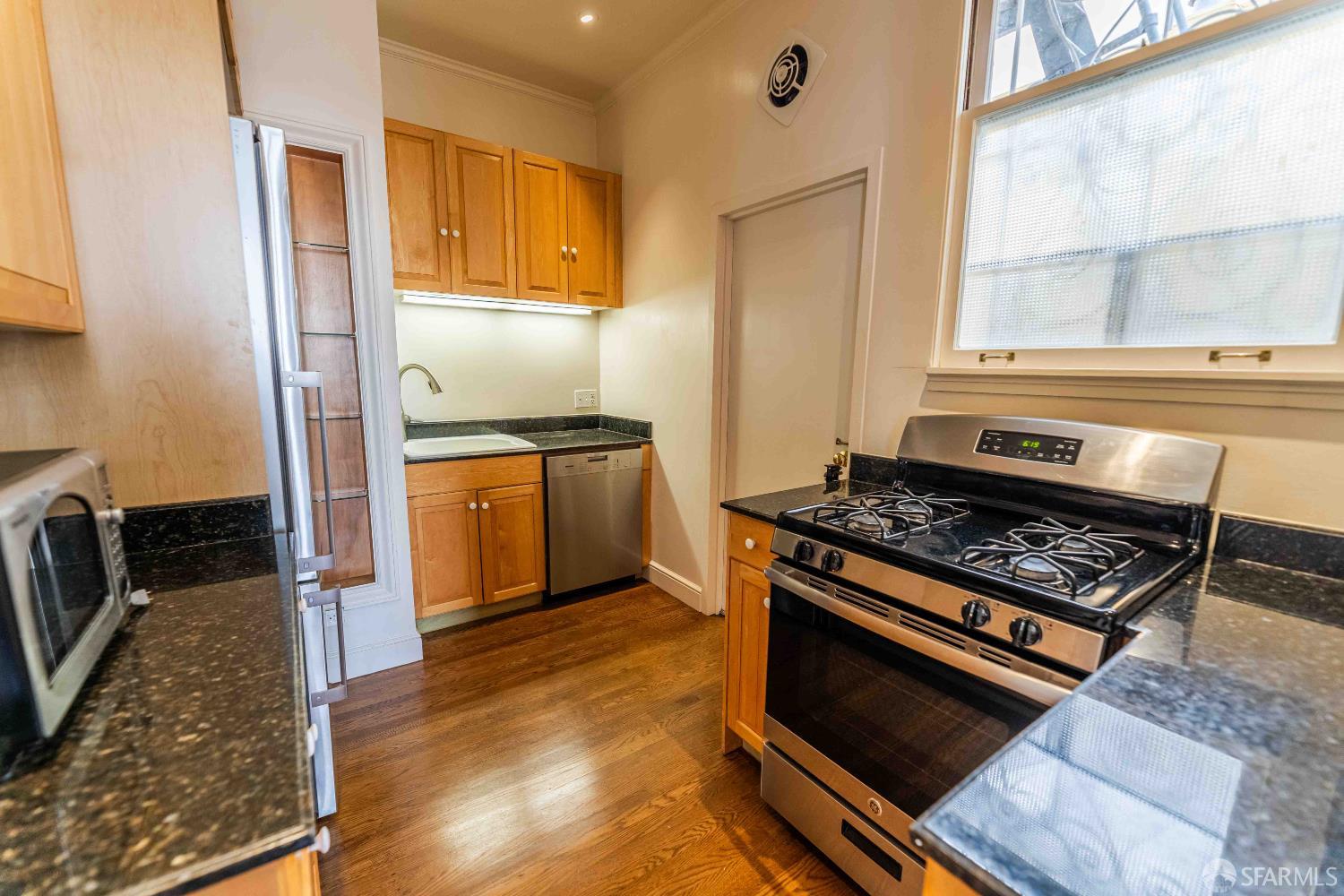 Detail Gallery Image 4 of 7 For 1298 Sacramento St #6,  San Francisco,  CA 94108 - 1 Beds | 1 Baths