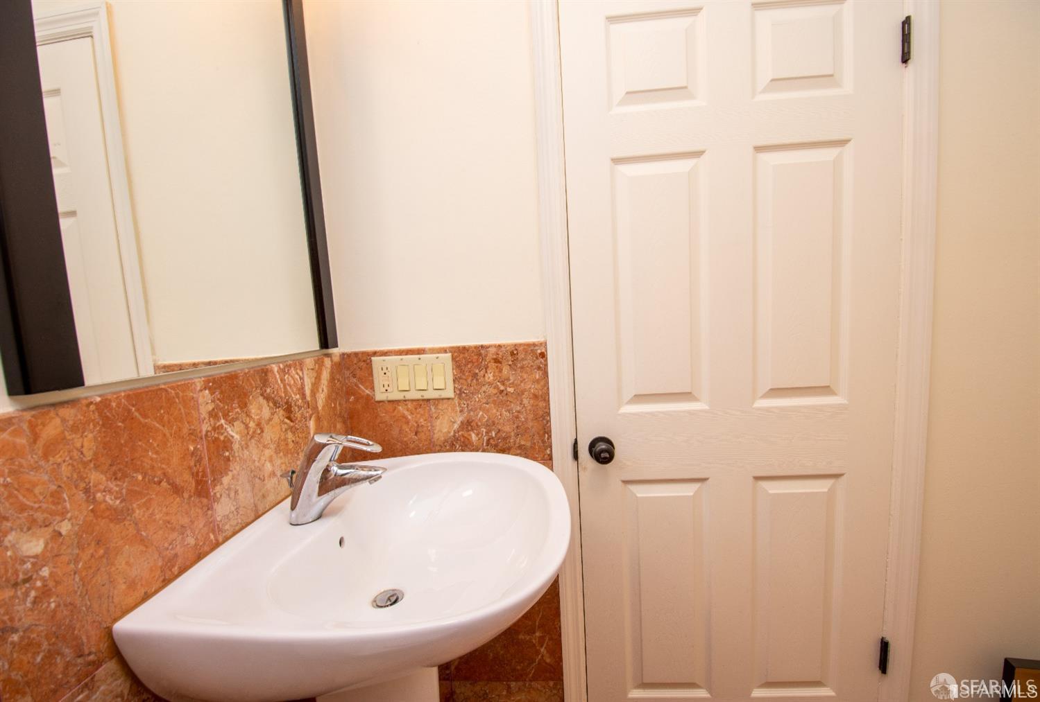 Detail Gallery Image 10 of 18 For 1445 Lombard St, San Francisco,  CA 94123 - 2 Beds | 2 Baths