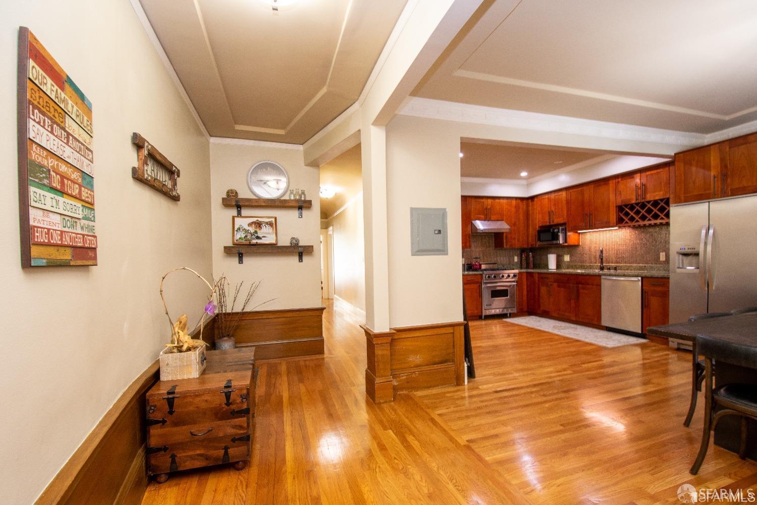 Detail Gallery Image 3 of 18 For 1445 Lombard St, San Francisco,  CA 94123 - 2 Beds | 2 Baths