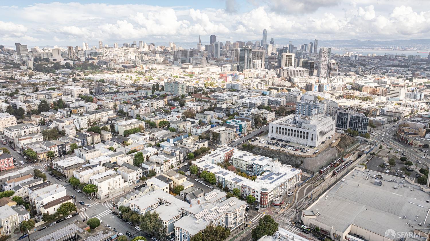 Detail Gallery Image 2 of 12 For 26 Church St, San Francisco,  CA 94114 - – Beds | – Baths