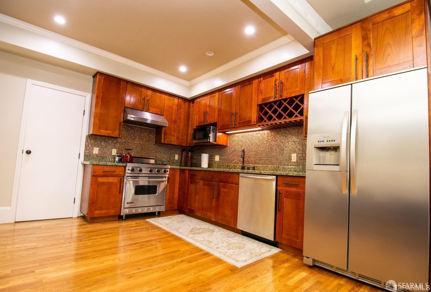 Detail Gallery Image 2 of 18 For 1445 Lombard St, San Francisco,  CA 94123 - 2 Beds | 2 Baths