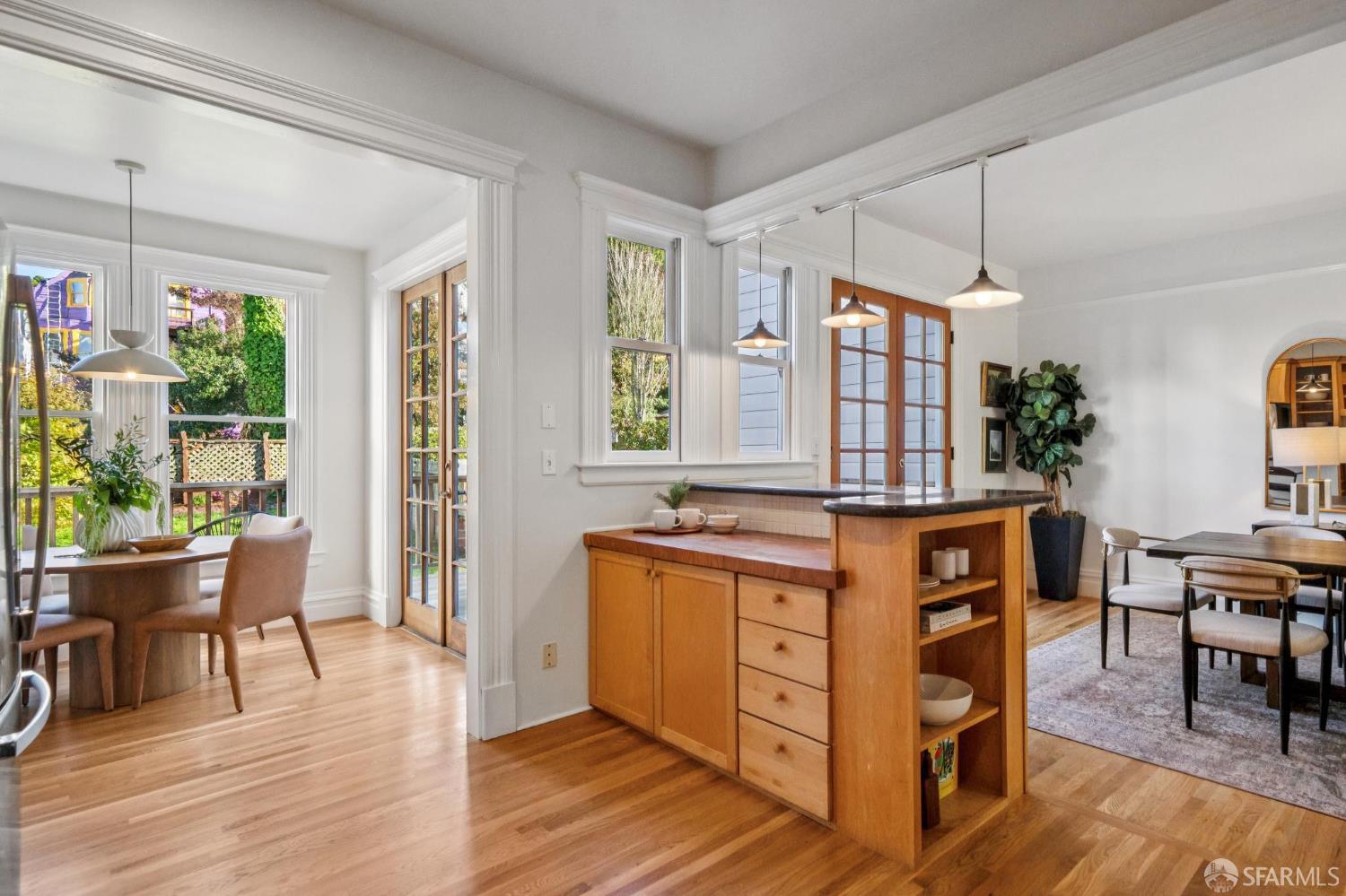 Detail Gallery Image 3 of 61 For 1458 10th Ave, San Francisco,  CA 94122 - 3 Beds | 2 Baths