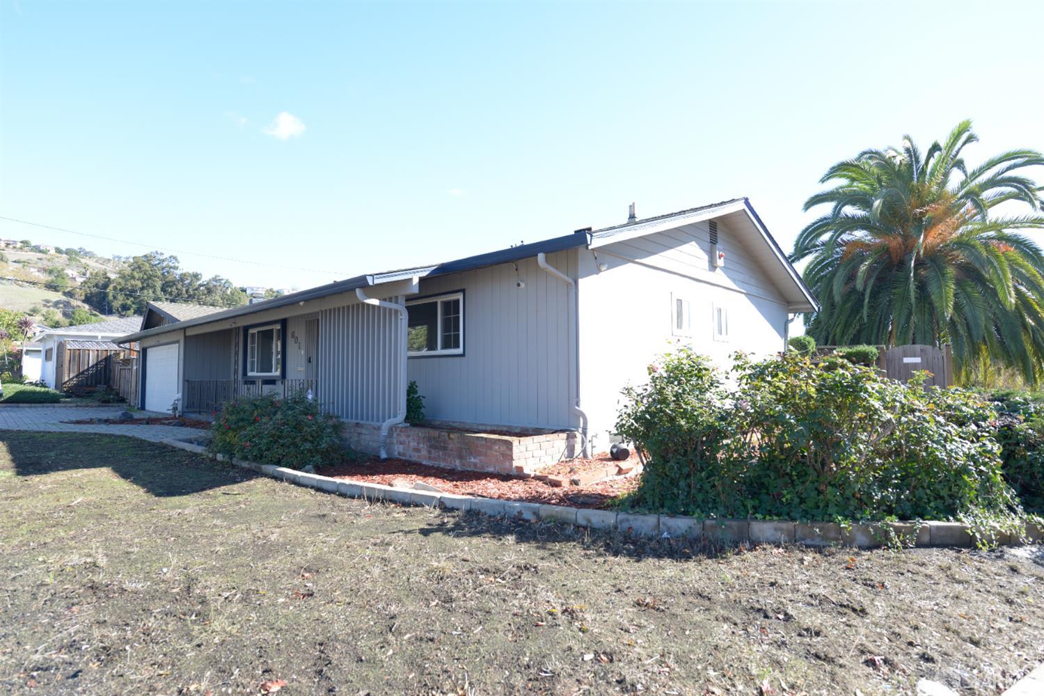 Detail Gallery Image 3 of 27 For 601 Garin Ave, Hayward,  CA 94544 - 3 Beds | 2 Baths