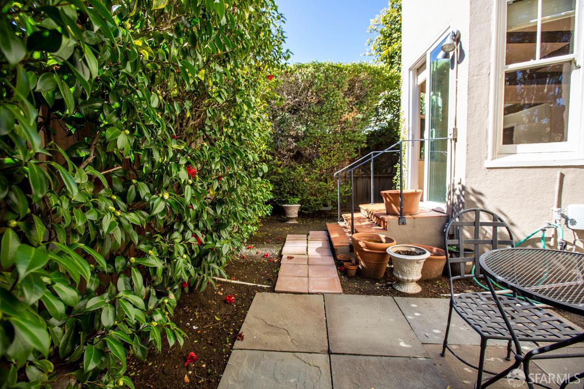 Detail Gallery Image 3 of 11 For 2901 Scott St, San Francisco,  CA 94123 - 2 Beds | 2 Baths