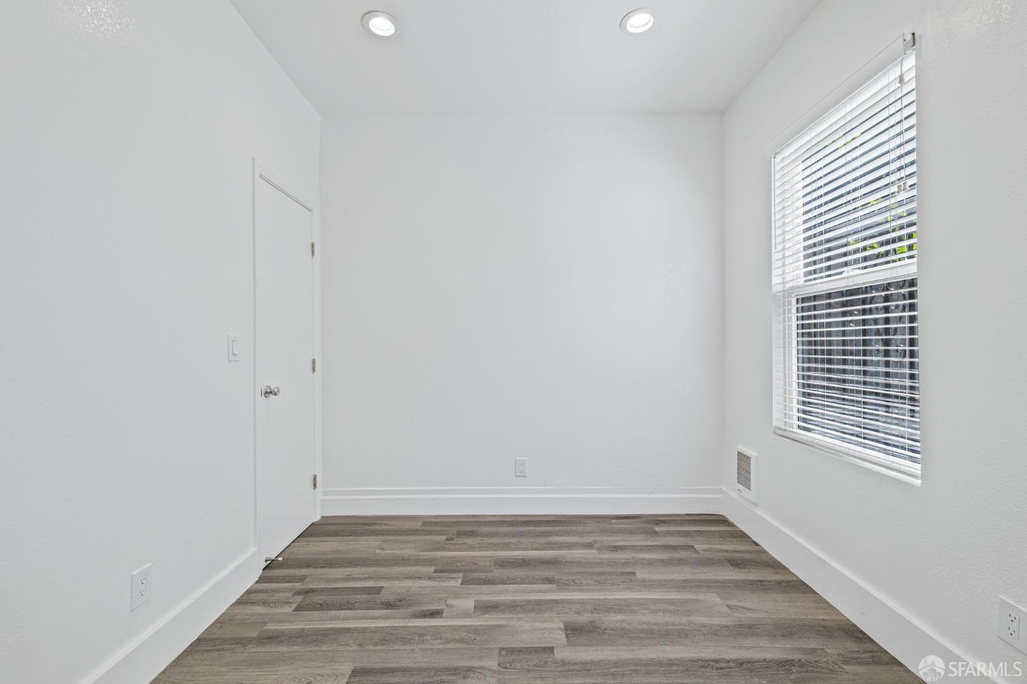 Detail Gallery Image 8 of 12 For 26 Church St, San Francisco,  CA 94114 - – Beds | – Baths