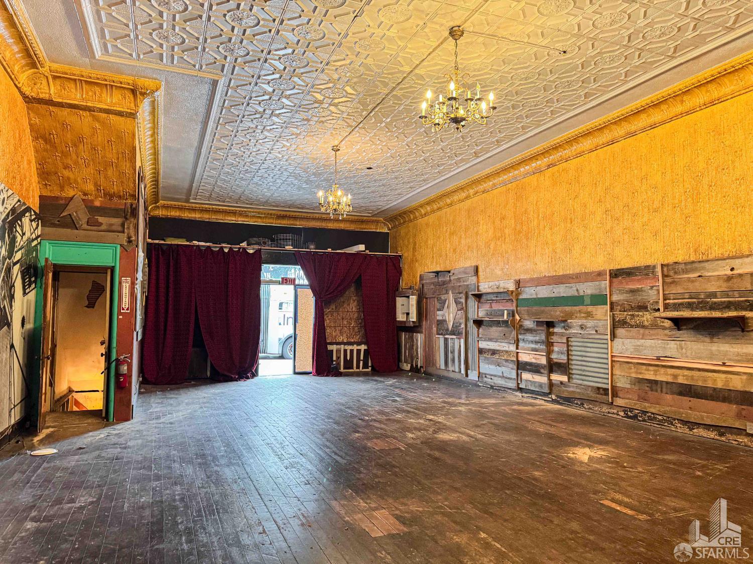 Detail Gallery Image 2 of 9 For 2391 Mission St, San Francisco,  CA 94110 - – Beds | – Baths