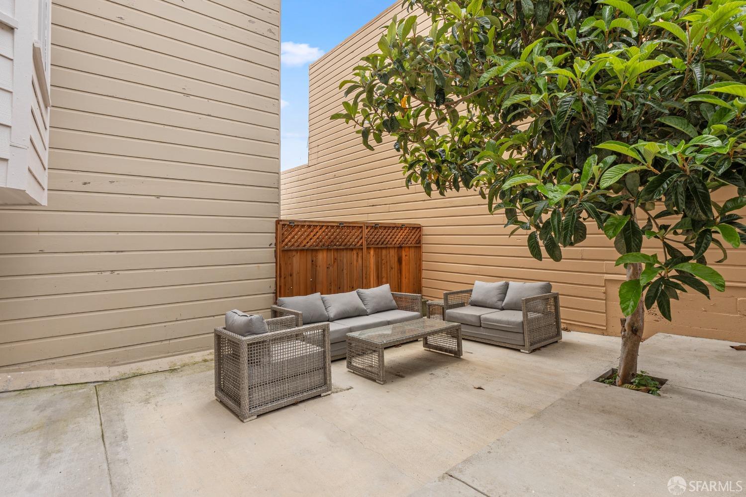 Detail Gallery Image 20 of 26 For 1811 Leavenworth St #7,  San Francisco,  CA 94109 - 2 Beds | 2 Baths