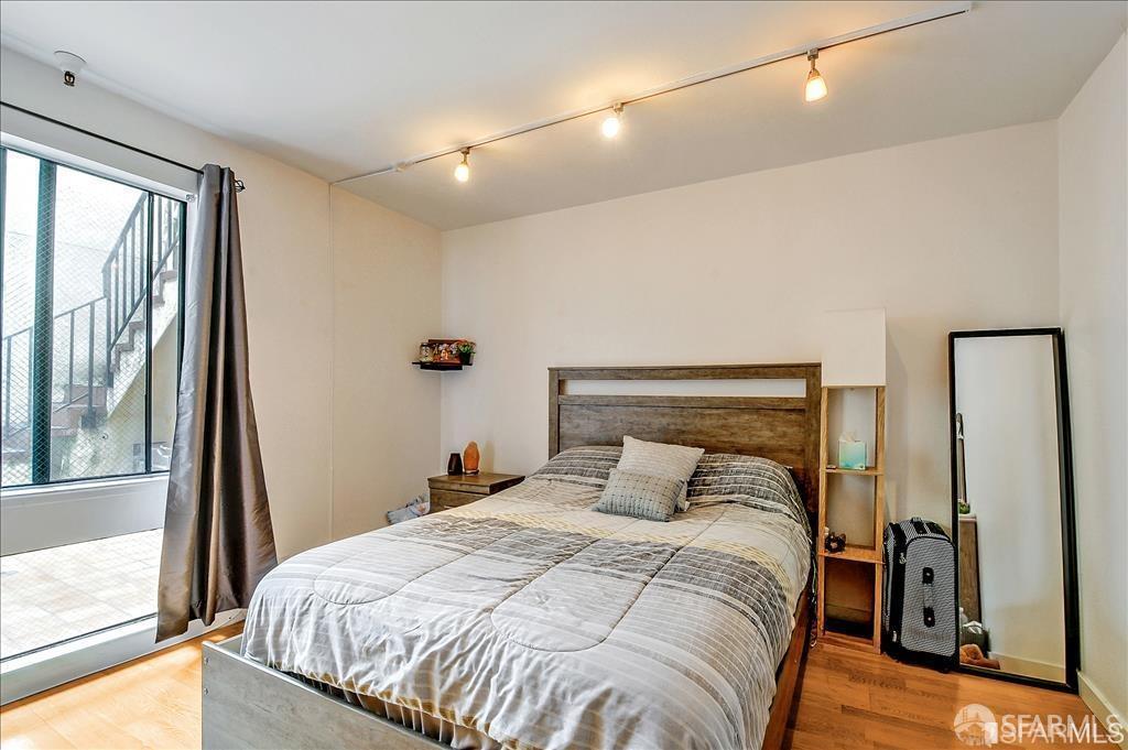 Front Image Thumbnail for SF425090120