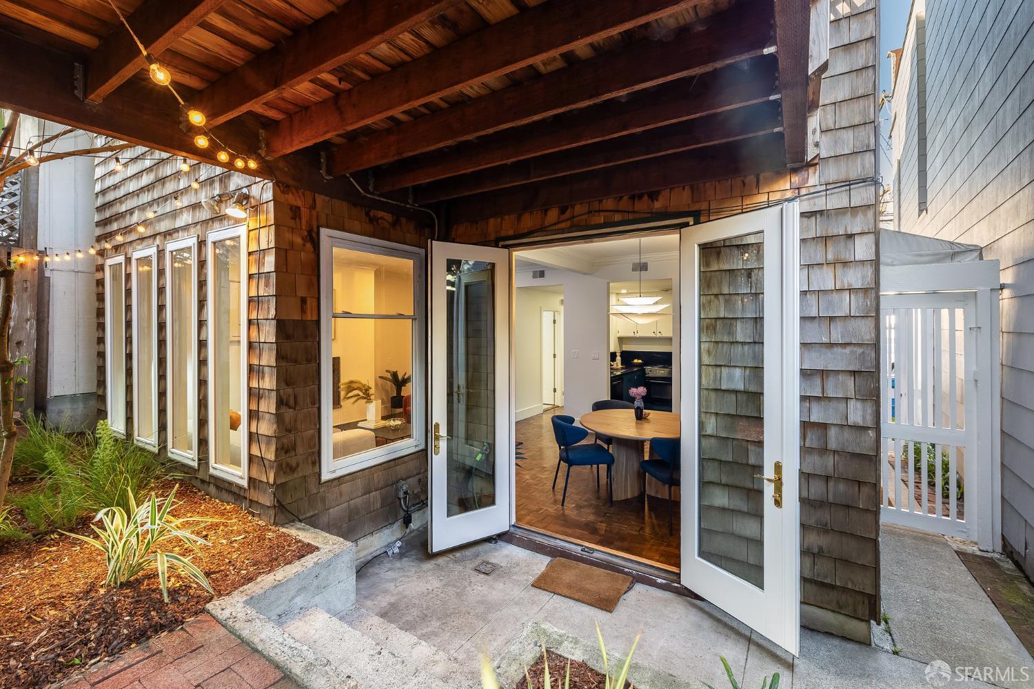 Detail Gallery Image 19 of 28 For 2757 Greenwich St, San Francisco,  CA 94123 - 2 Beds | 1 Baths