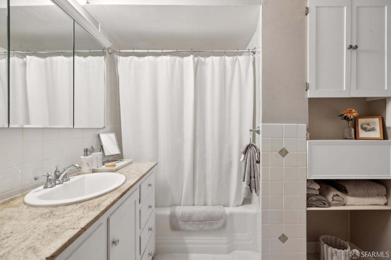 Detail Gallery Image 7 of 25 For 571 Buena Vista Ave, San Francisco,  CA 94117 - 2 Beds | 1/1 Baths