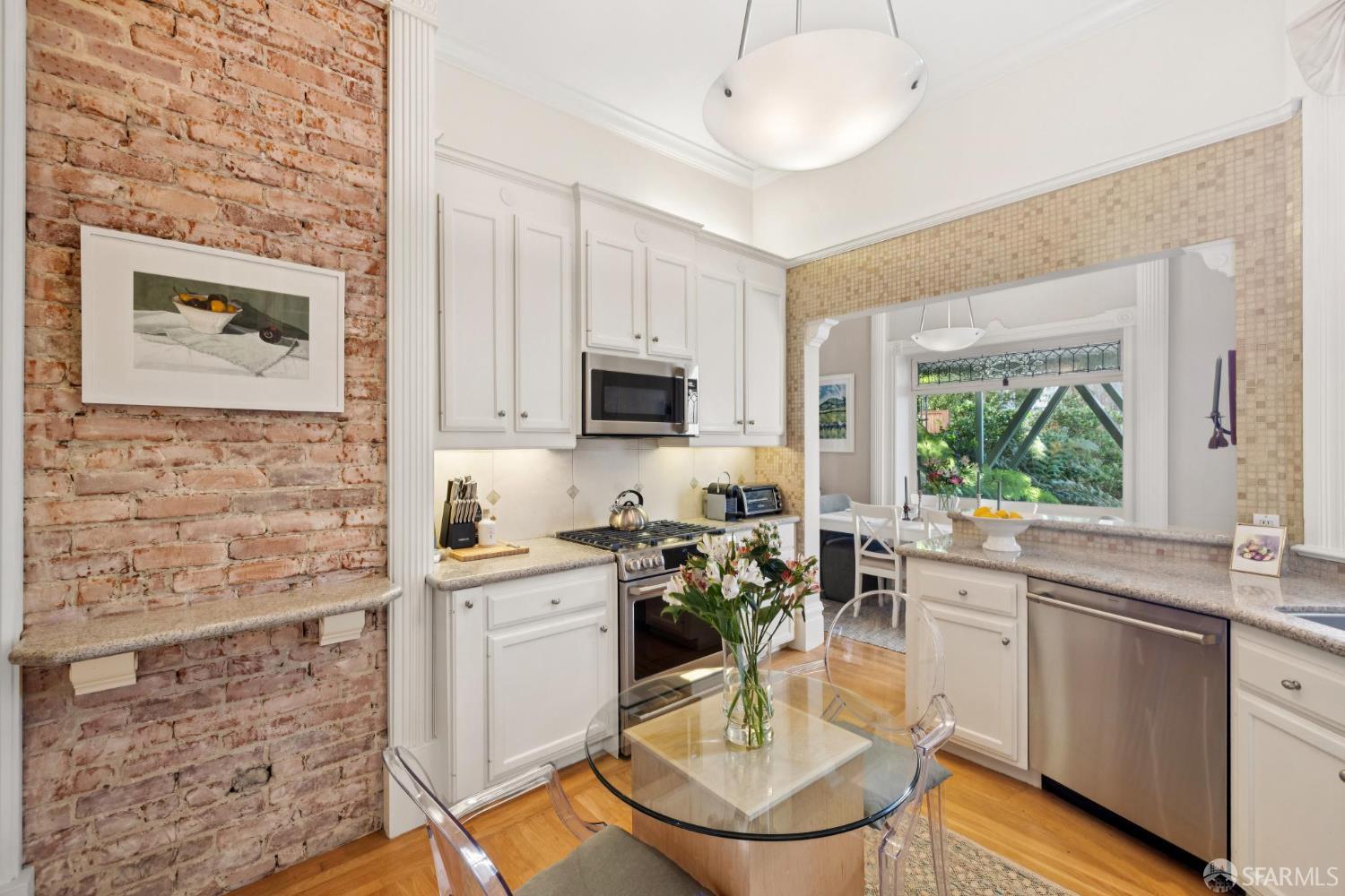 Detail Gallery Image 13 of 25 For 571 Buena Vista Ave, San Francisco,  CA 94117 - 2 Beds | 1/1 Baths