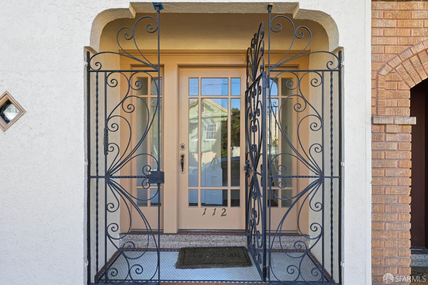 Detail Gallery Image 4 of 30 For 112 Russia Ave, San Francisco,  CA 94112 - 2 Beds | 1 Baths