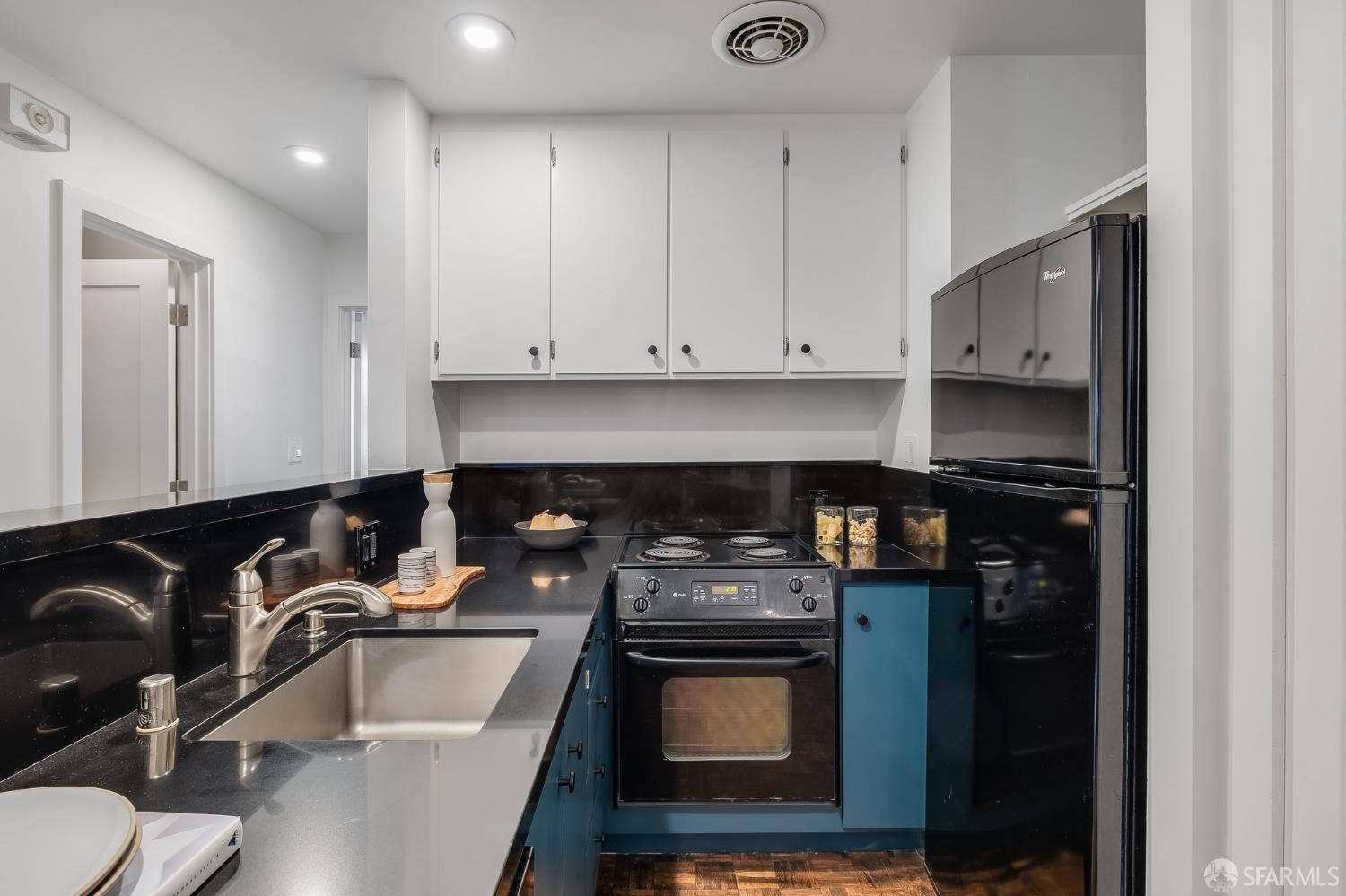 Detail Gallery Image 7 of 28 For 2757 Greenwich St, San Francisco,  CA 94123 - 2 Beds | 1 Baths