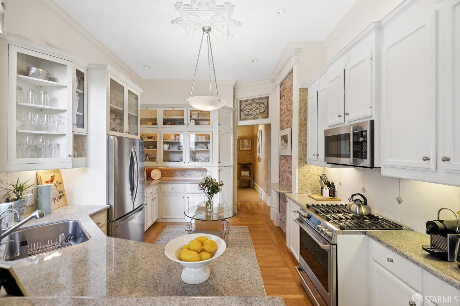 Detail Gallery Image 11 of 25 For 571 Buena Vista Ave, San Francisco,  CA 94117 - 2 Beds | 1/1 Baths