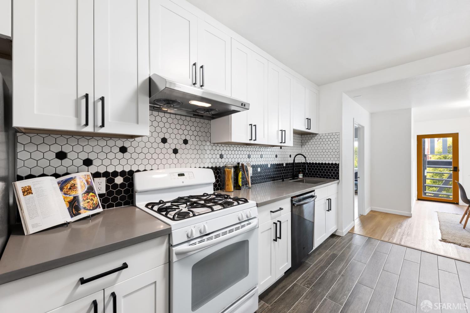 Detail Gallery Image 9 of 48 For 1255 19th Ave, San Francisco,  CA 94122 - – Beds | – Baths