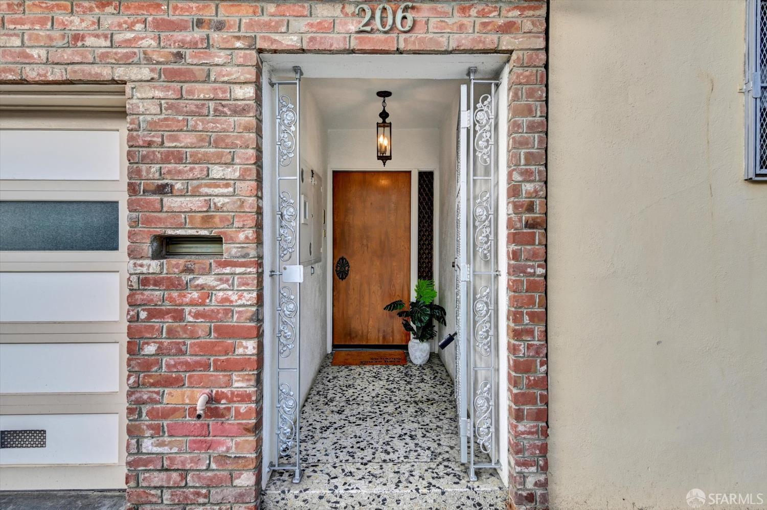 Detail Gallery Image 2 of 42 For 206 Somerset St, San Francisco,  CA 94134 - 3 Beds | 3 Baths