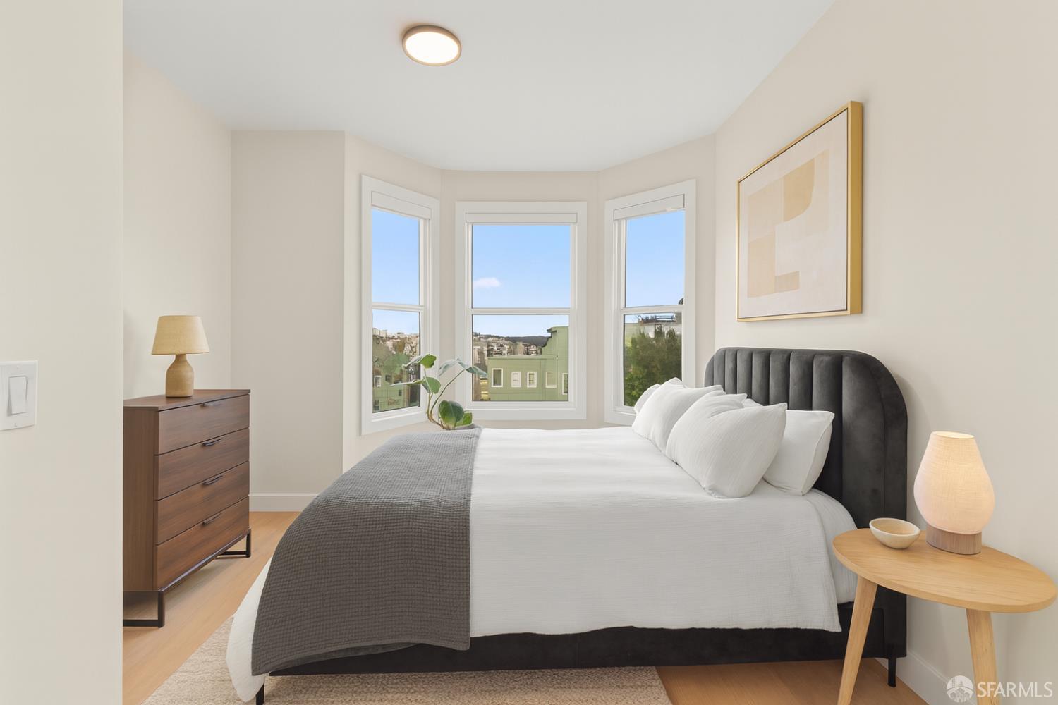 Detail Gallery Image 11 of 26 For 1811 Leavenworth St #7,  San Francisco,  CA 94109 - 2 Beds | 2 Baths