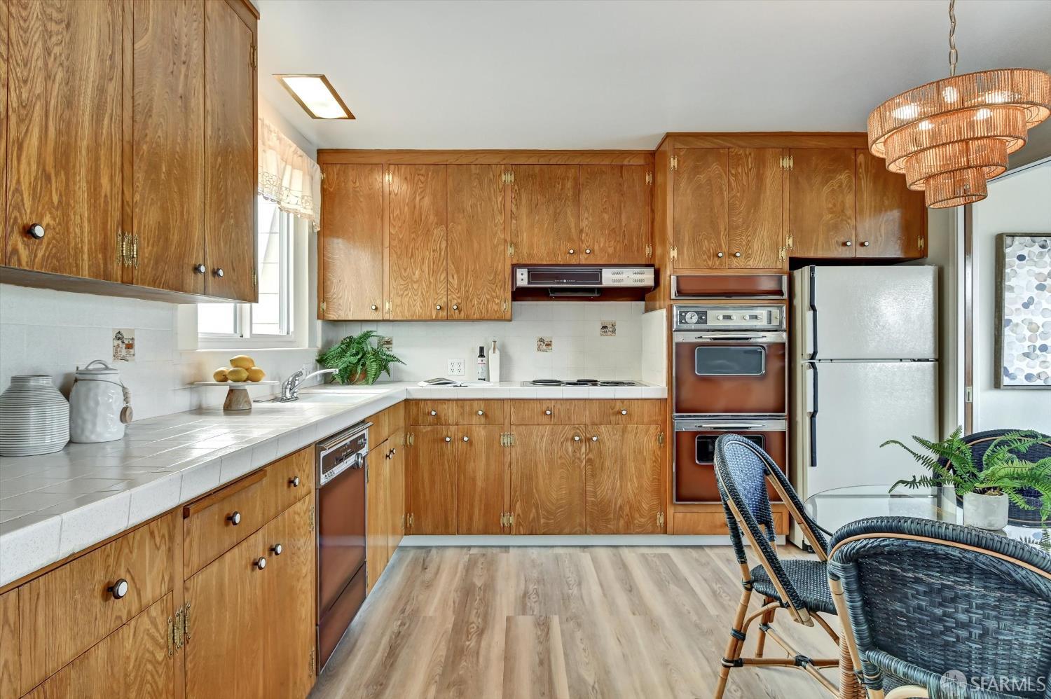 Detail Gallery Image 11 of 42 For 206 Somerset St, San Francisco,  CA 94134 - 3 Beds | 3 Baths