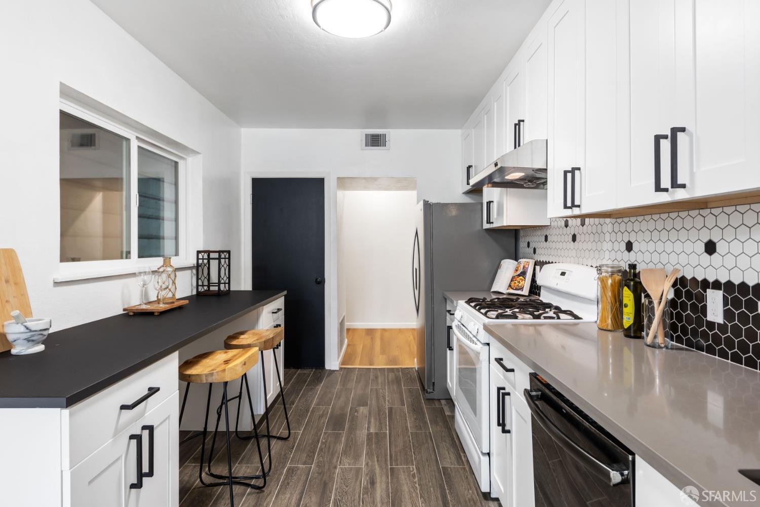 Detail Gallery Image 10 of 48 For 1255 19th Ave, San Francisco,  CA 94122 - – Beds | – Baths