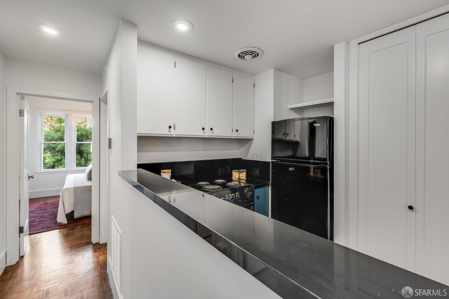 Detail Gallery Image 9 of 28 For 2757 Greenwich St, San Francisco,  CA 94123 - 2 Beds | 1 Baths