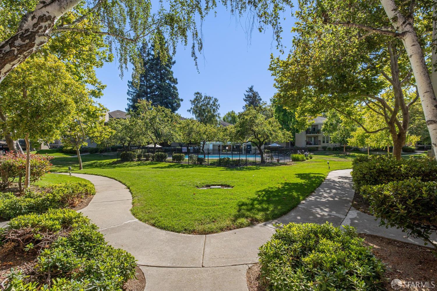 Detail Gallery Image 9 of 40 For 1910 Barrymore Cmn #C,  Fremont,  CA 94538 - 2 Beds | 1 Baths