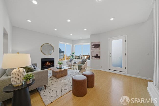 Photo #6: 425089686 Listing: Photo #6