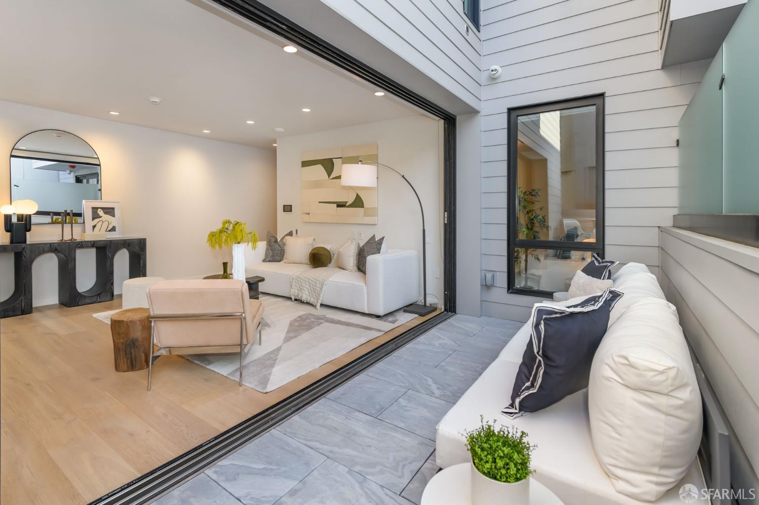 Detail Gallery Image 8 of 15 For 3310 Mission St #2,  San Francisco,  CA 94110 - 2 Beds | 1 Baths