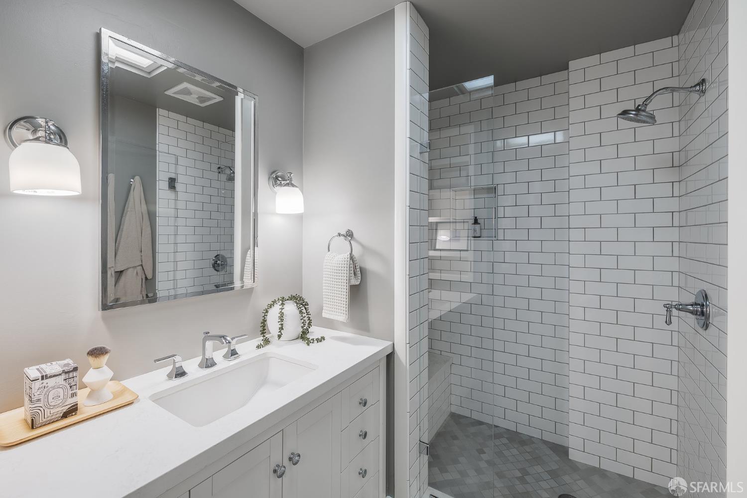 Detail Gallery Image 15 of 28 For 2757 Greenwich St, San Francisco,  CA 94123 - 2 Beds | 1 Baths