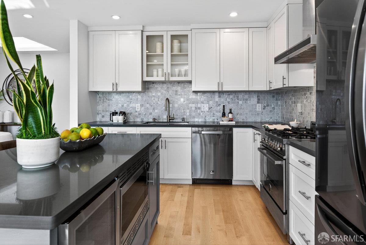 Detail Gallery Image 10 of 41 For 54 Marston Ave, San Francisco,  CA 94112 - 5 Beds | 5 Baths