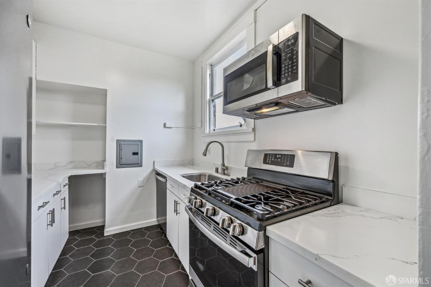 Detail Gallery Image 7 of 19 For 1375 Sacramento St #3,  San Francisco,  CA 94109 - 1 Beds | 1 Baths