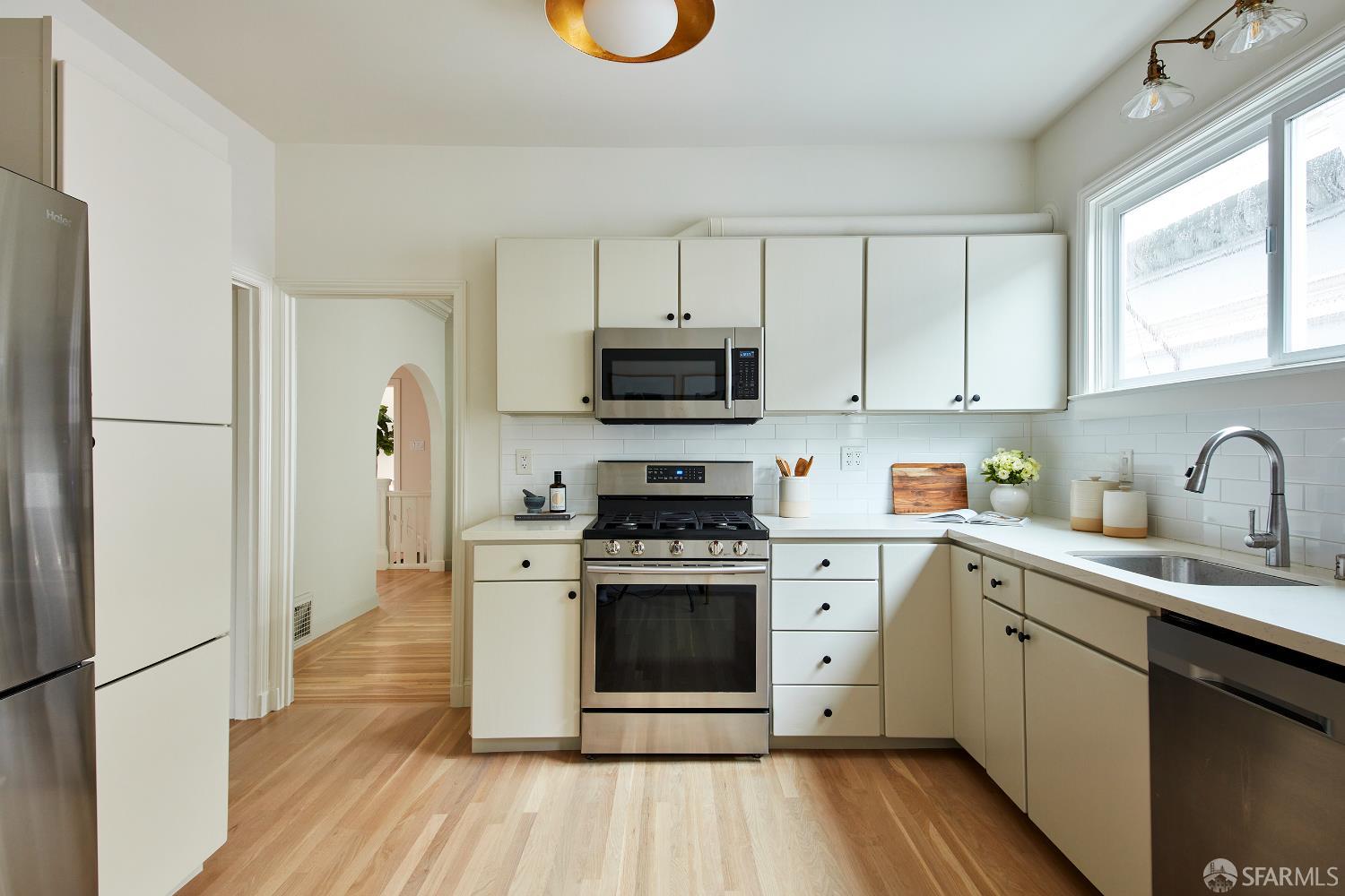 Detail Gallery Image 11 of 24 For 93 Palm Ave, San Francisco,  CA 94118 - 3 Beds | 1 Baths