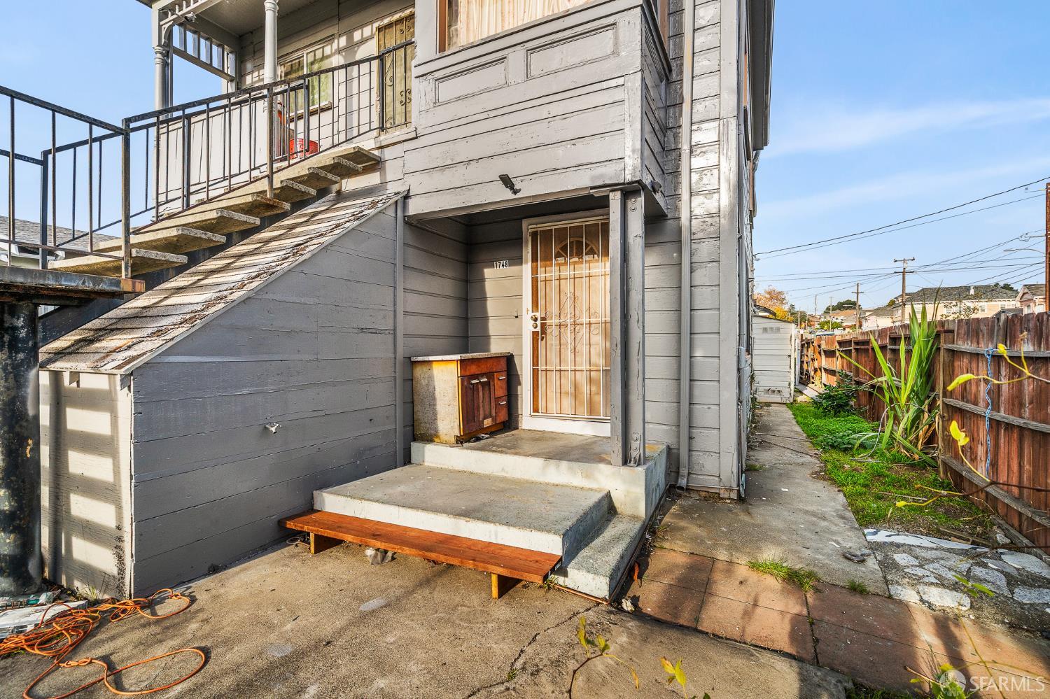 Detail Gallery Image 4 of 70 For 1748 E 15th St, Oakland,  CA 94606 - – Beds | – Baths