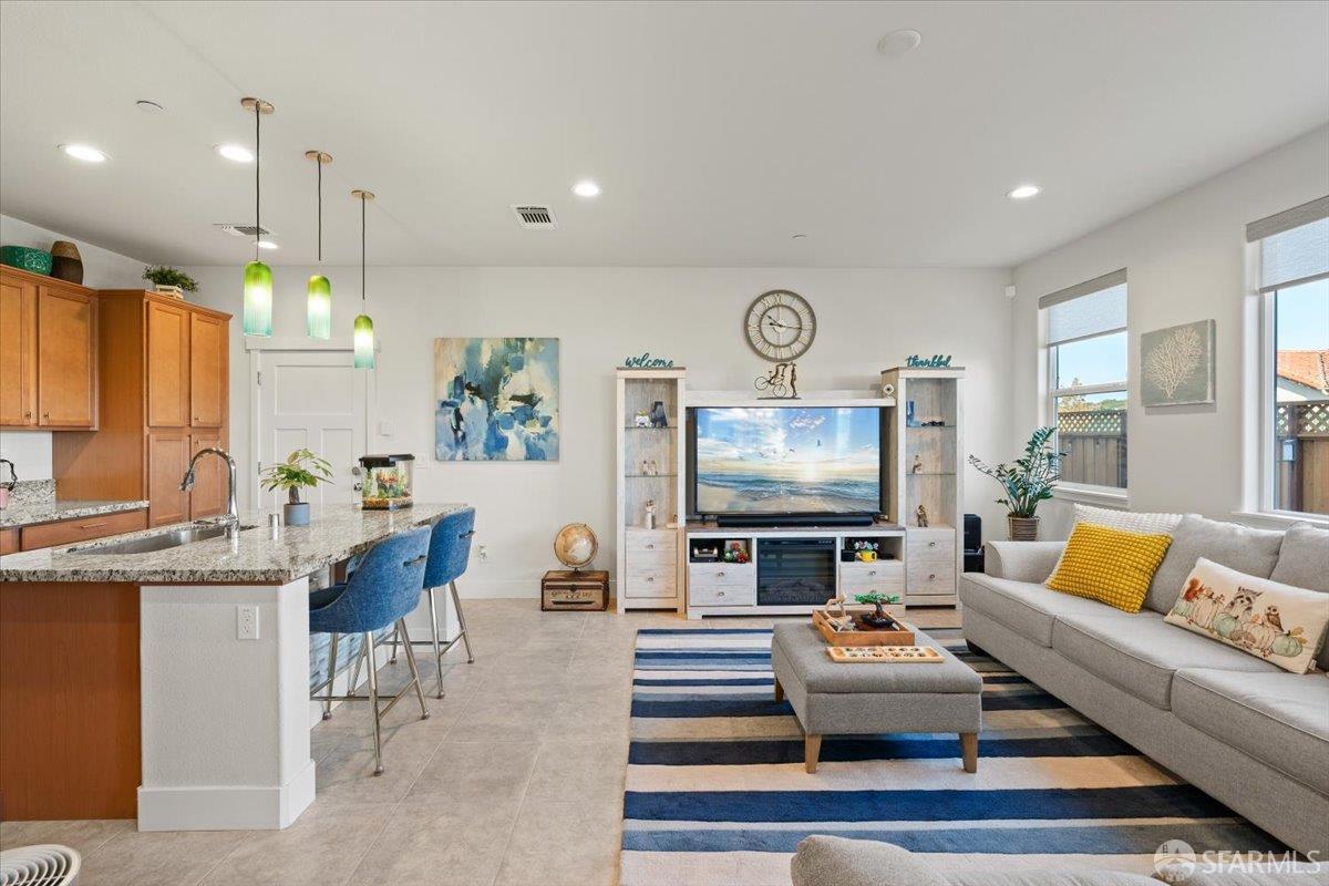 Detail Gallery Image 13 of 73 For 19102 Fallingwater Ln, –,  CA 93933 - 3 Beds | 2/1 Baths